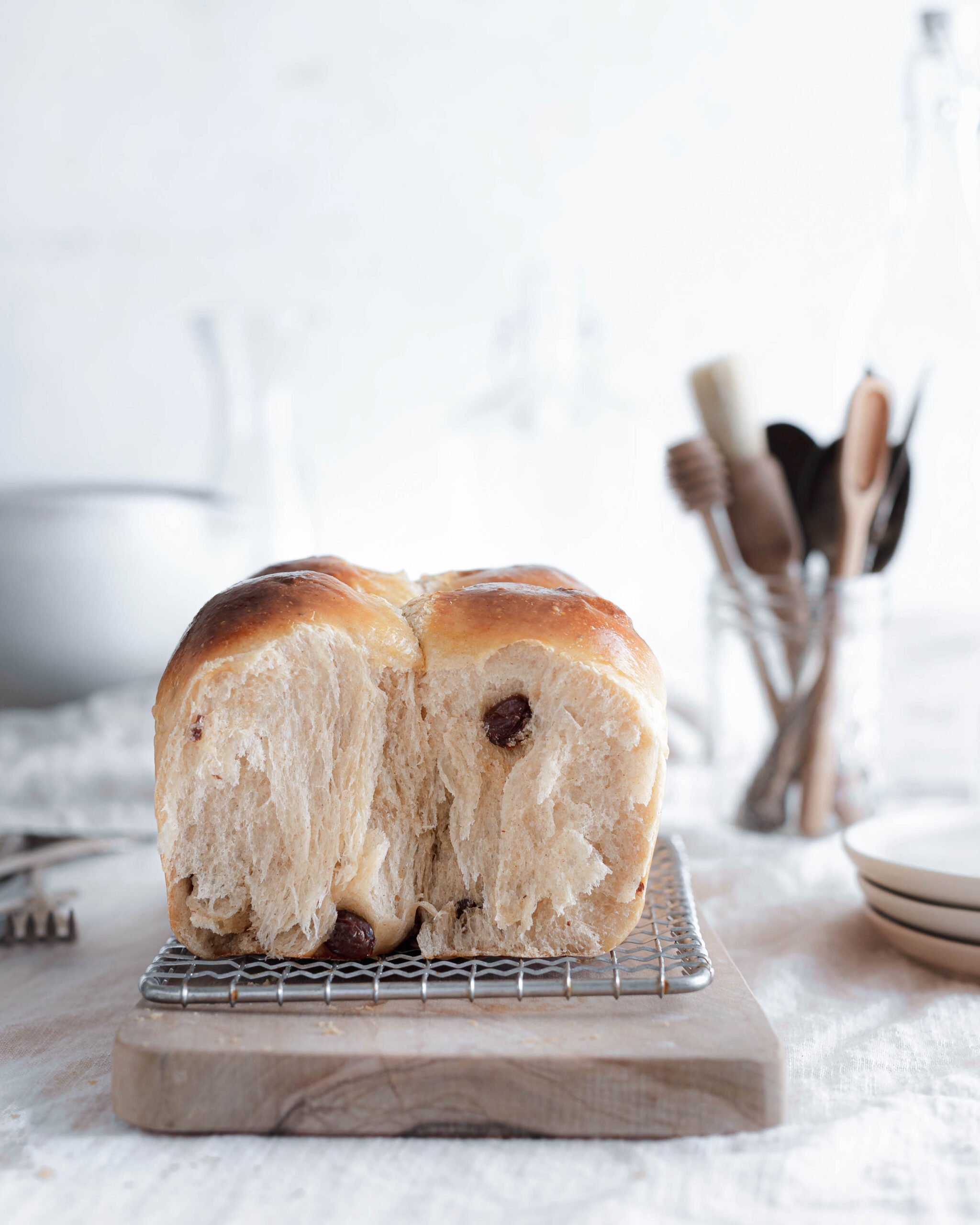 Toaster bakes bread while humidifying it - Japan Today